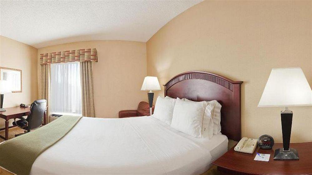 Holiday Inn Express Hotel & Suites Bentonville By Ihg Екстер'єр фото