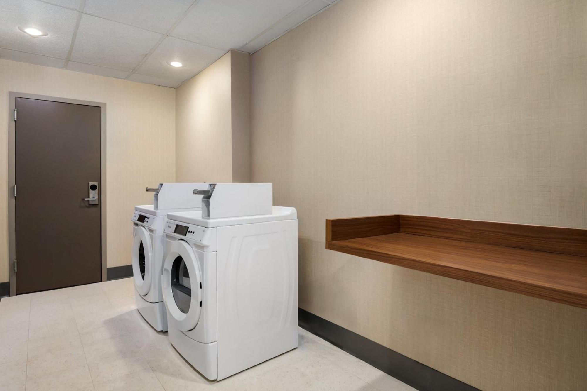 Holiday Inn Express Hotel & Suites Bentonville By Ihg Екстер'єр фото